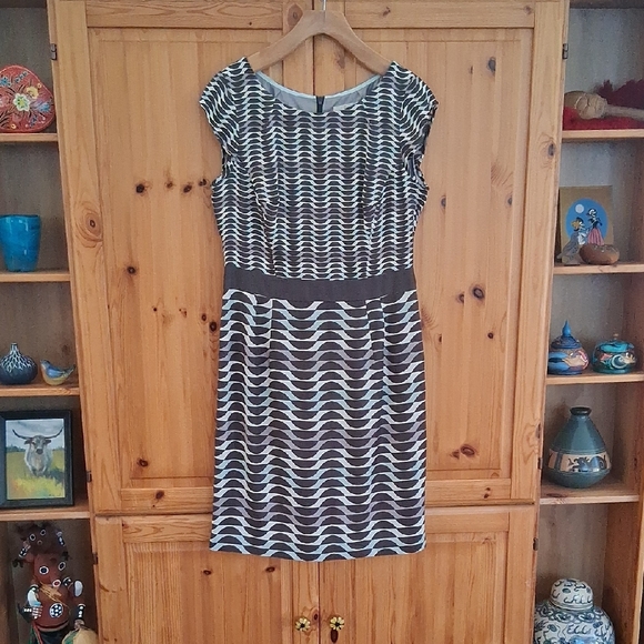 Boden Dresses & Skirts - Boden Kensington Brown Ivory Geometric Print Silk Blend Cap Sleeve Dress Size 6
